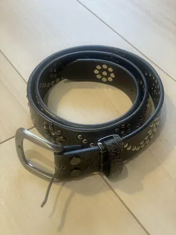 스터드 벨트