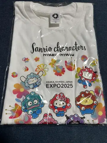 EXPO2025 [산리오] M 사이즈 미야쿠미야쿠 변신 T셔츠 플라워