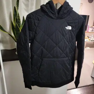 THE NORTH FACE 블랙 후드 부착 퀼팅 자켓
