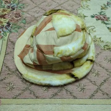 퍼 달린 베이지 모자 햇