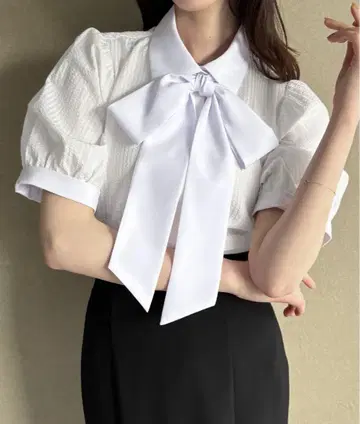 JUNOAH 반팔 스트라이프 블라우스