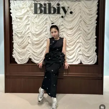Bibiy. ELODIE FRILL DRESS BLACK 비비 드레스