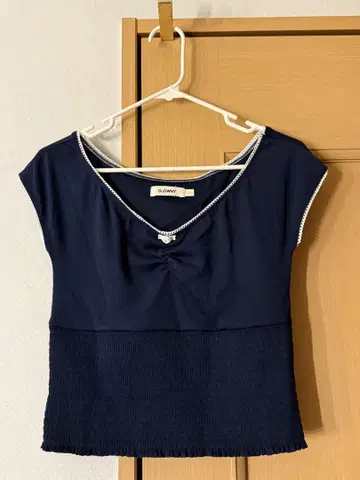 Glowny PEEKABOO SMOKE 반팔 T셔츠