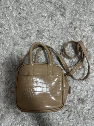 베이지 크로커다일 패턴 숄더백
