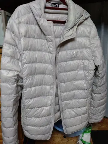 EA7 Emporio Armani 후드 부착 다운 자켓