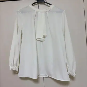 아오야마 화이트 화이트 리본 포함 긴팔 블라우스