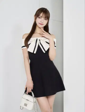 다리치 빅 리본 오프숄더 니트 미니 원피스