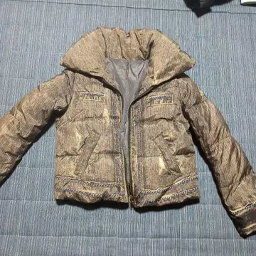 데미지풍 프린트 다운 자켓