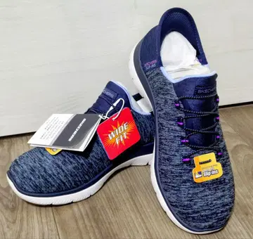 SKECHERS 와이드 핏 네이비 슬립인즈