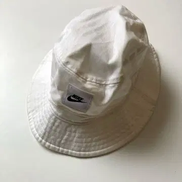 NIKE white backet hat
