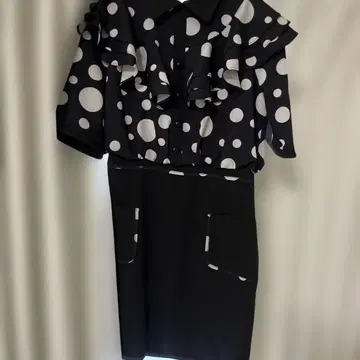 Salore 도트 무늬 프릴 드레스