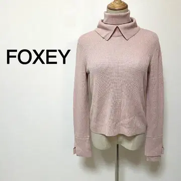 FOXEY 핑크 하이넥 니트