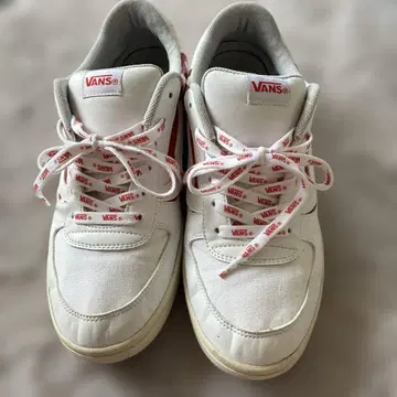 새상품급 VANS 화이트 스니커즈
