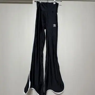 아디다스 플레어 레깅스 팬츠