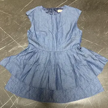 JUSGLITTY 페플럼 블라우스 데님 퀼팅 펄 버튼
