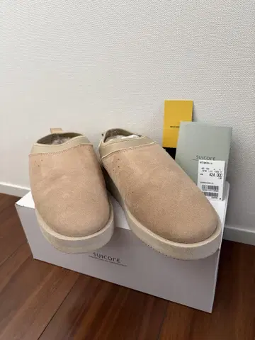 SUICOKE / 스이콕 무스탕 클로그 베이지