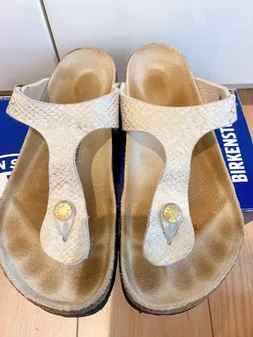 버켄스탁 화이트 플립플랍