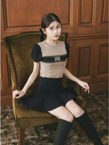 다리치 DD 로고 바이컬러 니트탑