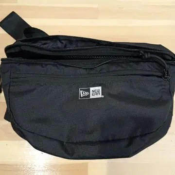 NEW ERA 블랙 숄더백