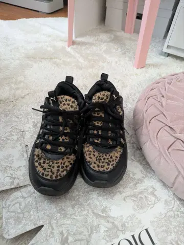PUMA 레오파드 무늬 통굽 스니커즈 23.5