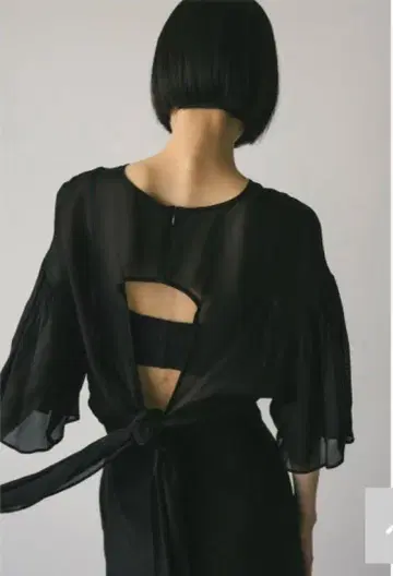 오픈 백 쉬폰 셔츠 블랙