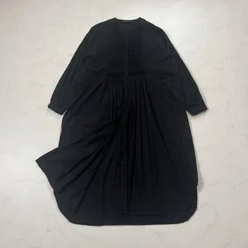 새상품급 23AW 미즈이로 인드 핀턱 롱 원피스 블랙