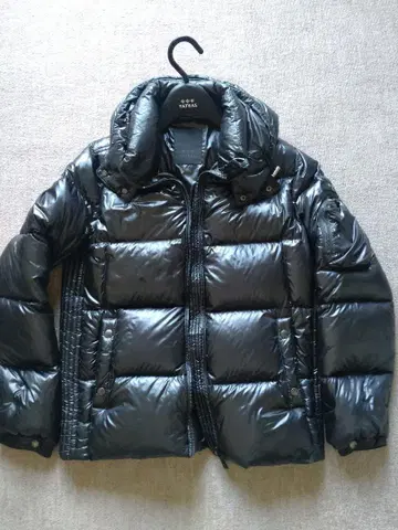 TATRAS 후드 부착 블랙 다운 자켓