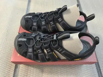 KEEN CNX 27.5cm