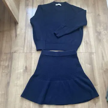 ZARA! 네이비 스웨터 스커트 셋업 사이즈 28