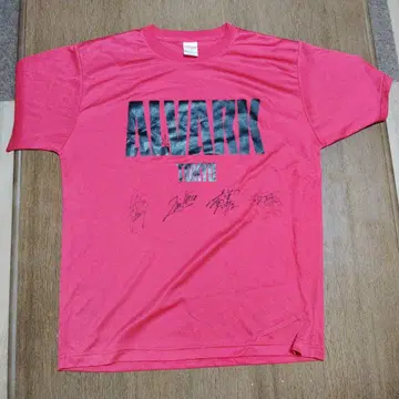 ALVARN TOKYO 사인 포함 T셔츠 빨간색
