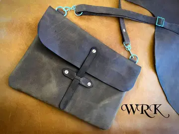 WRK 가죽 숄더백 다크 브라운