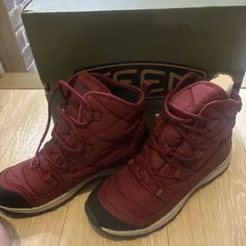 KEEN 버건디 트레킹 부츠 24cm