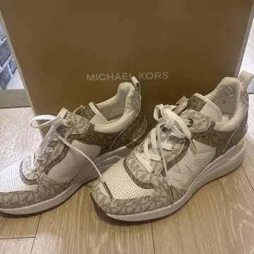 MICHAEL KORS 통굽 스니커즈
