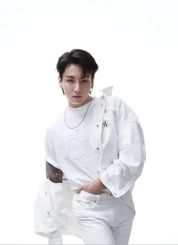 JUNG KOOK 착용 모델 Calvin Klein 화이트 G S