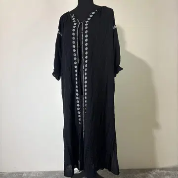 새상품급 LEPSIM 5부 소매 블랙 자수 롱 가디건 슬릿 있음
