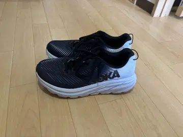 HOKA 러닝화 블랙/화이트