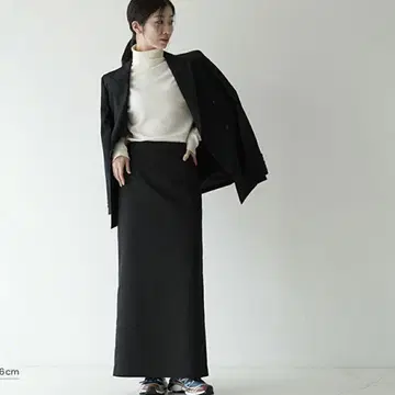 LOEFF / 로에프 폴리에스테르 트윌 맥시 타이트 스커트