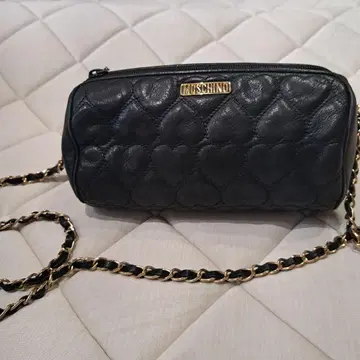 가격 인하 중 MOSCHINO 블랙 숄더백