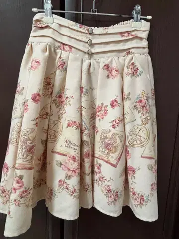 원더랜드 앨리스 플레어 스커트 크림색