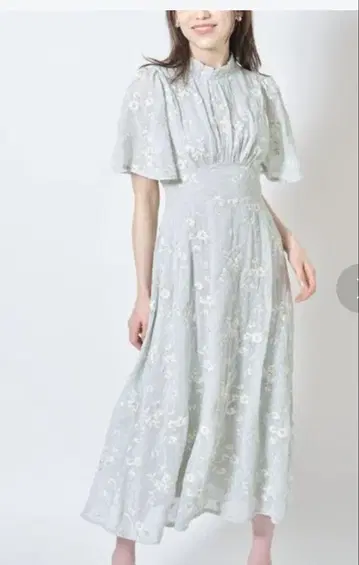 tocco closet 플라워 자수 플레어 슬리브 셔링 넥 원피스
