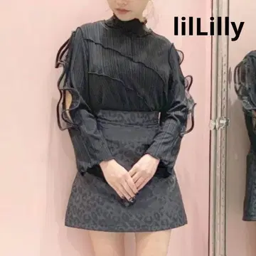 lilLilly 릴릴리 리브 프릴 하이넥 상의