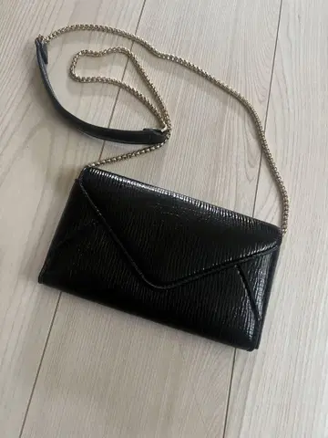 ZARA 에나멜 가죽 엔벨로프형 파티 백