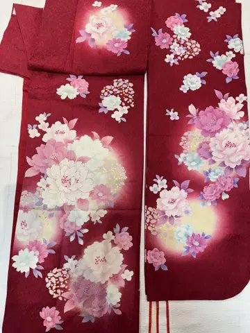 귀여워! 후리소데 고전 빨간색 흰색 꽃 금색 M 사이즈