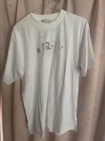 화이트 프린트 반팔 T셔츠