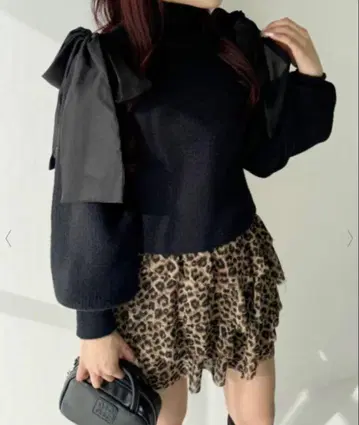 NICE CLAUP 하이넥 리본 니트