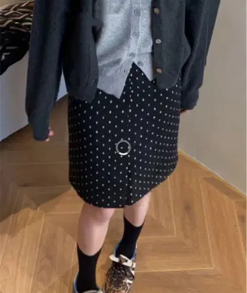 MEMECLE 도트 무늬 미디 스커트
