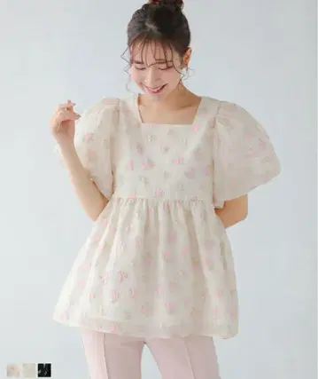 [ 새상품급 ] Fitmore 자수 자카드 백리본 페플럼 상의