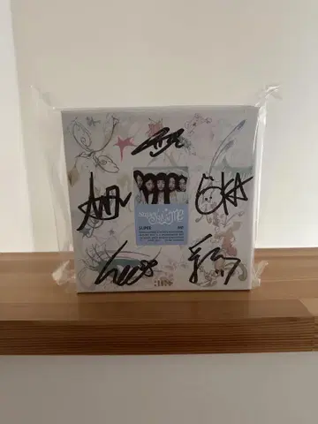 ILLIT 사인 포함 CD 미개봉
