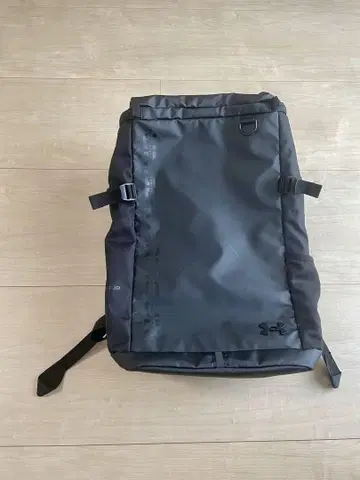 언더 아머 블랙 백팩 40L