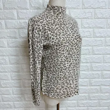 2005 삼양상회 하이넥 니트 레오파드 무늬 XL 빅 사이즈 베이지